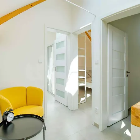 Pod Dubem Apartman Vesela